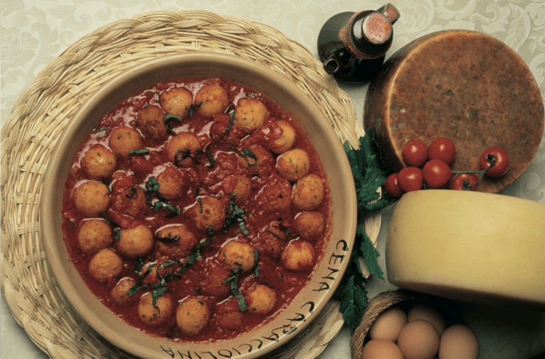 Italienisches Essen, Käse, Tomatensoße