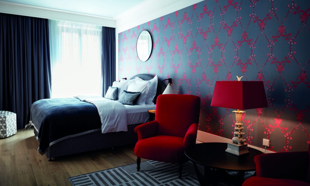 TORTUE HAMBURG Junior Suite scaled e1719857163462 1024x616 - Tortue Hotel, Hamburg