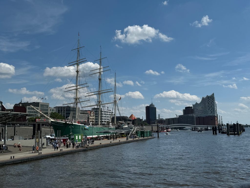 IMG 8404 1024x768 - Hanseatisches Leuchten und Geschichten im Hamburger Wind