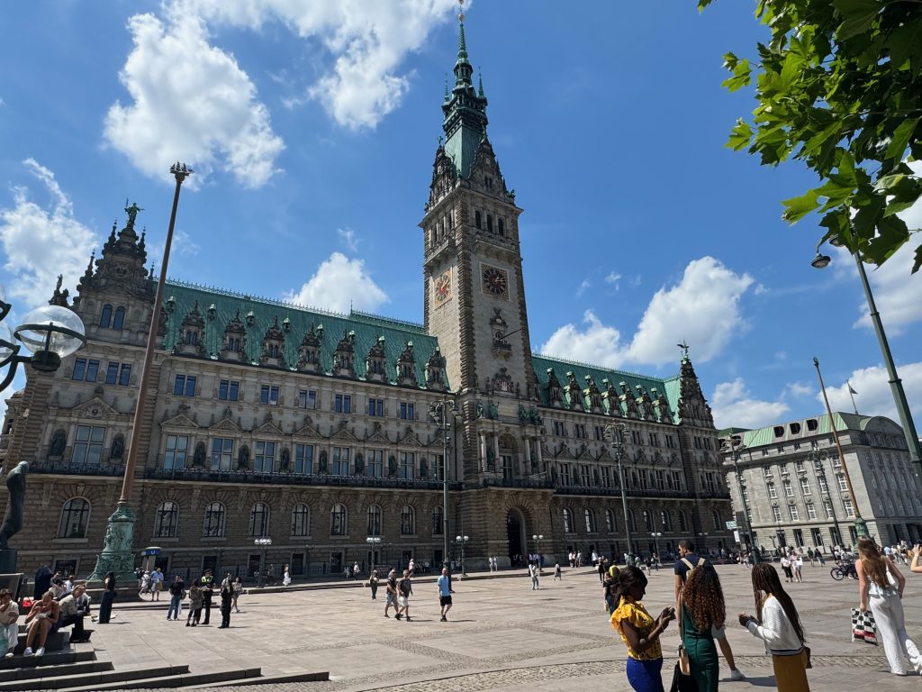 IMG 8412 1024x768 - Hanseatisches Leuchten und Geschichten im Hamburger Wind